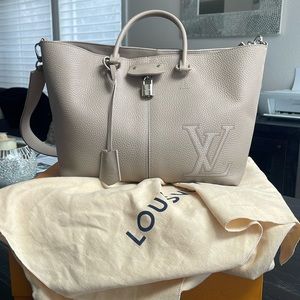 Louis Vuitton Pernelle Leather Shoulder Bag